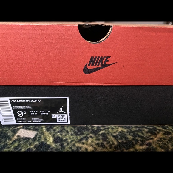 Athletic_Shoes